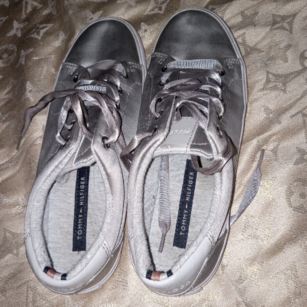 Young girls Tommy Hilfiger shoes